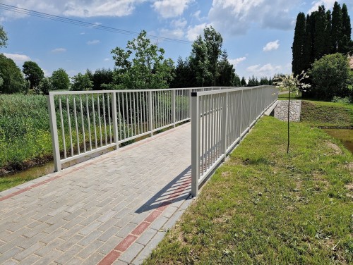 Kładka dla pieszych w Woli Dalszej