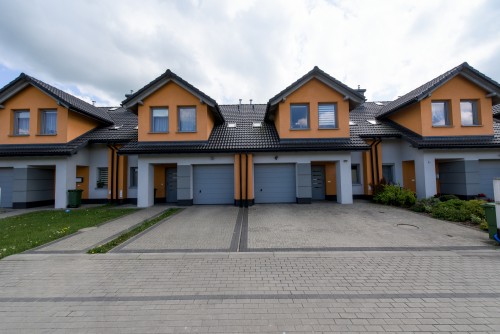 Budynki w zabudowie szeregowej przy ul. Szajerów w Rzeszowie